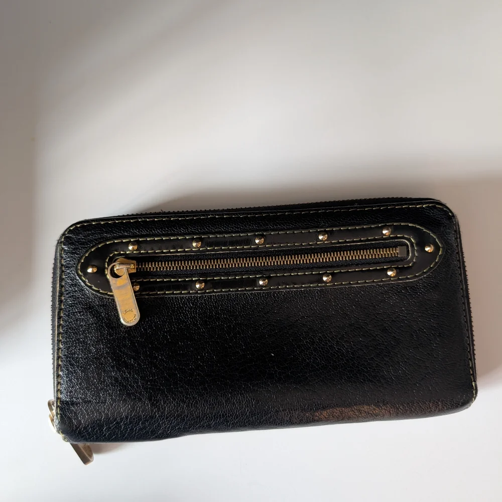 Louis Vuitton Black Suhali Leather Zippy Wallet